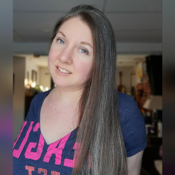 Meet your Posher, Melissa!! - Picture 8 of 9